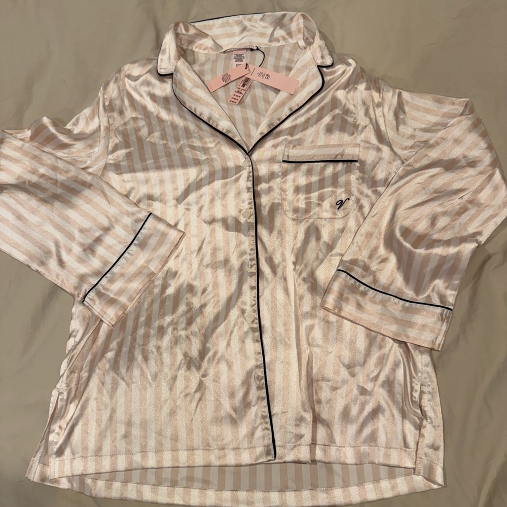 NWT Victoria Secret’s Silky Pajama Set in Women’s Small